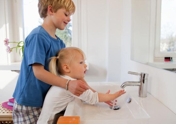 От ранна възраст детето трябва да бъде запознато с правилата за лична хигиена. 